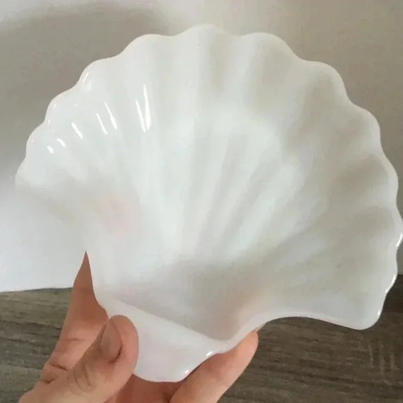 Vtg  Fire King Shell dish - Picture 2 of 5